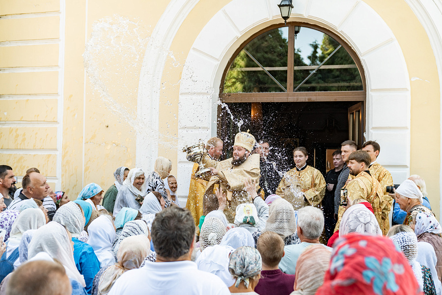 Архиерейское богослужение в Илиинском храме города Серпухова